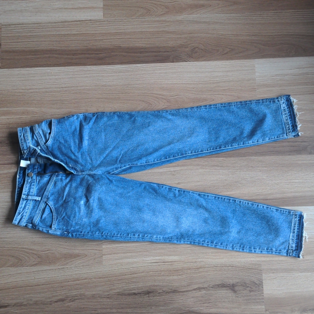 ULTRA HIGH WAIST MOM JEAN